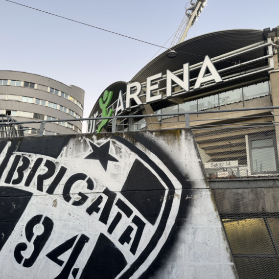 Stadion "Arnold Švarceneger" – e, pa ne može FOTO/VIDEO