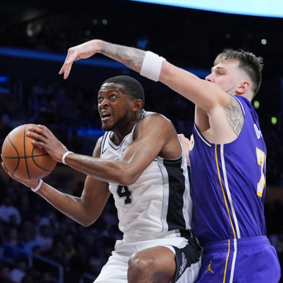 Uzalud Dončićevih 35 – Lejkersi na kolenima u Los Anđelesu