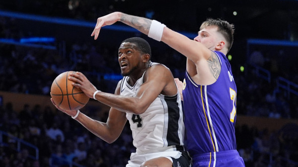 Uzalud Dončićevih 35 – Lejkersi na kolenima pred Sparsima VIDEO