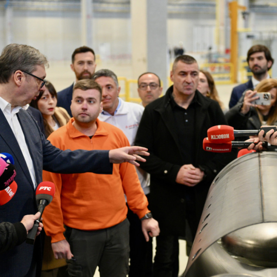 Vučić obišao završne radove logističko-industrijskog parka CT Park: "Zaposliće 800 ljudi"