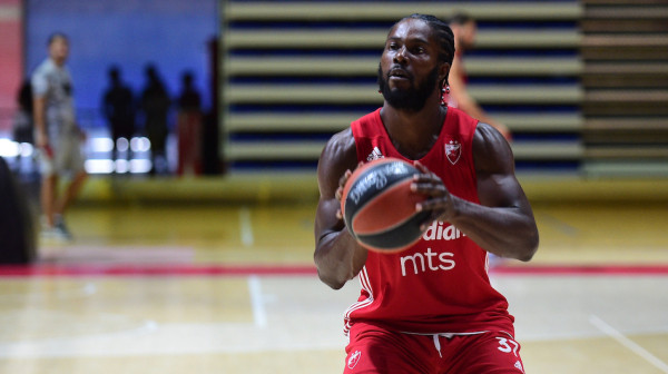 Odželej nahvalio navijače, ali "nije zainteresovan" za pesmu koju su mu posvetili VIDEO