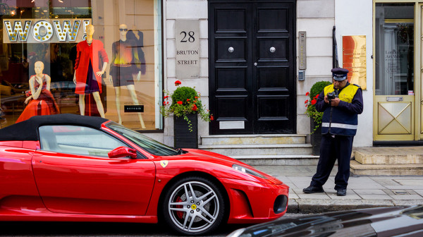 Nema zaštićenih: Kreću u lov na nepropisno parkirane luksuzne automobile FOTO