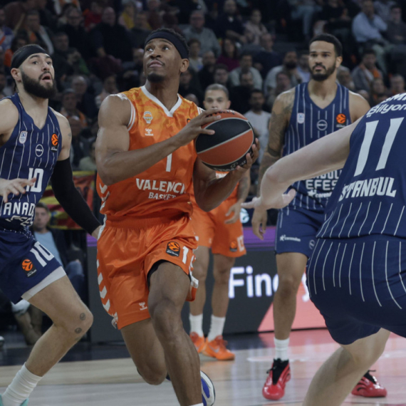 Efes tone i bez Kokoškova – sigurna pobeda Valensije uz rekord Tejlora