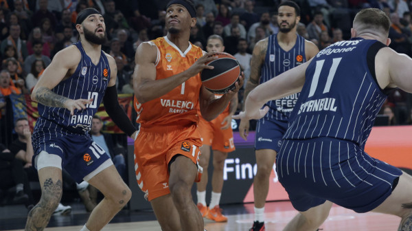 Efes tone i bez Kokoškova – sigurna pobeda Valensije