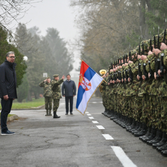 "Veoma moćno oružje štiti građane Niša"; Vučić: "Pitate se šta je cilj? Jaka vojska" FOTO/VIDEO