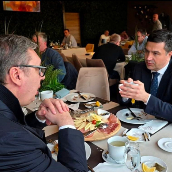 Ovako lažu tajkunski mediji! VIDEO