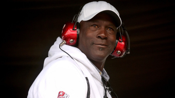 Majkl Džordan slavi "veliki dan za sport" VIDEO