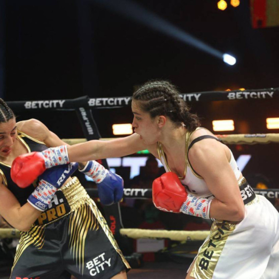 Sara Ćirković protiv panamske "La Bombe" uz šum Drine