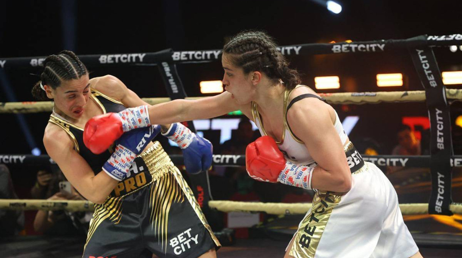 Sara Ćirković protiv panamske "La Bombe" uz šum Drine