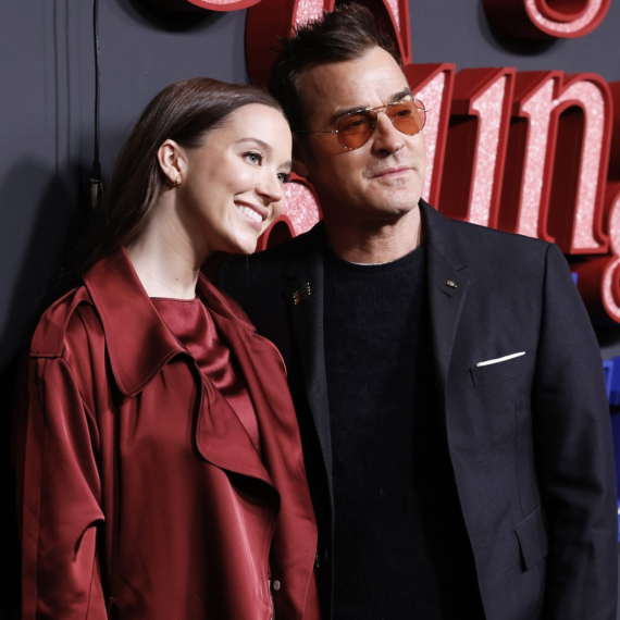 Bivši muž Dženifer Aniston prvi put u javnosti sa trudnom ženom FOTO