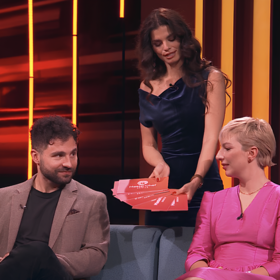 Ako niste do sada čuli Sanju kako peva, evo prilike: Pravi je kolačić VIDEO