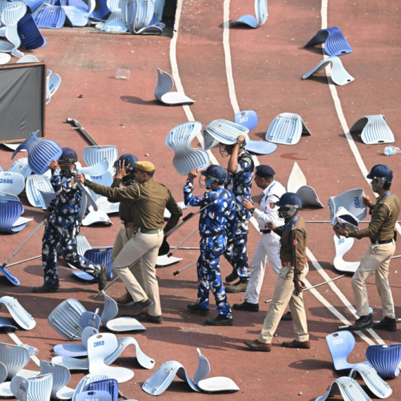Mesi u Indiji, navijači pobesneli – potpuni haos VIDEO
