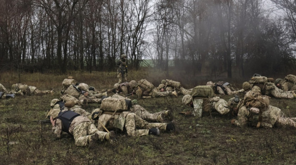 Ljude hvataju po ulicama; Pogođena zgrada; Rusi se približavaju... FOTO/VIDEO