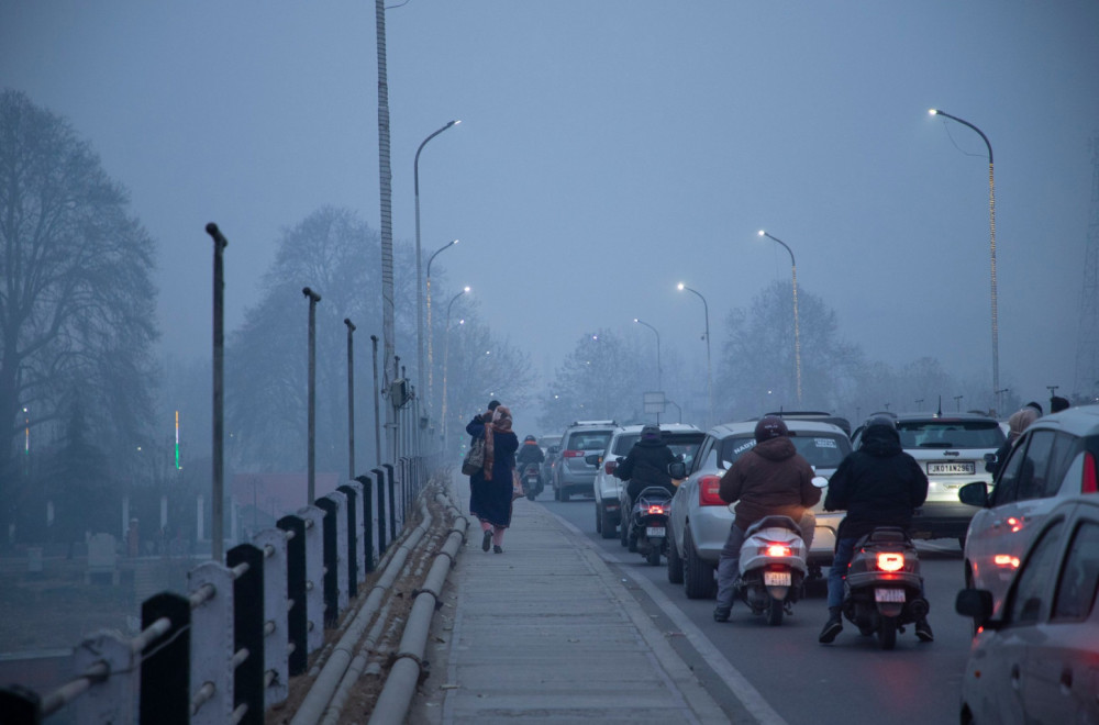 Čekanje i do pet sati; Vozačima se savetuje oprez