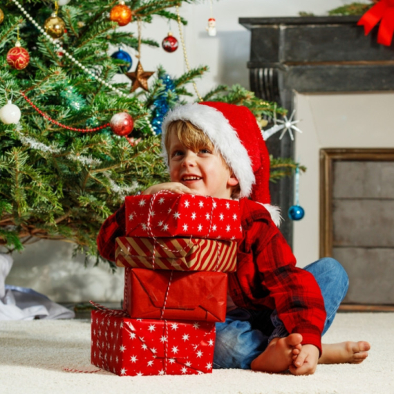 Deca koja dobijaju previše poklona kasnije imaju 3 problema