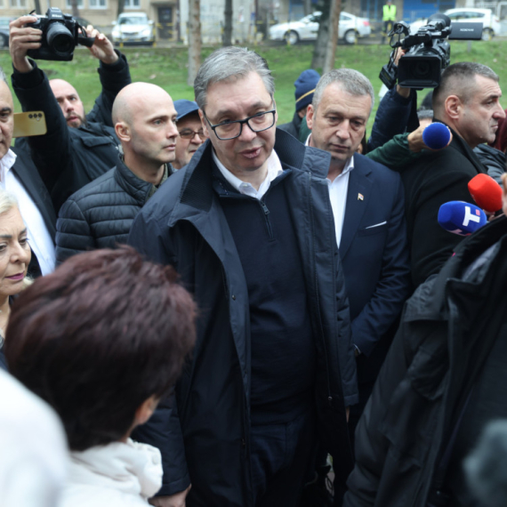 Vučić poslao snažnu poruku: Dok oni mrze, lažu i bave se glupostima, ja se bavim životom građana VIDEO