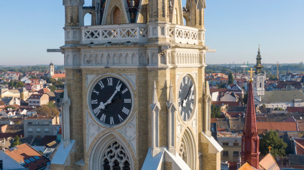 Grad Novi Sad finansira sanaciju oštećenja nakon požara na Katedrali