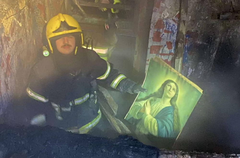 Čudo u Senti: Porodična kuća skoro potpuno izgorela, ali ikona ostala nekatnuta FOTO