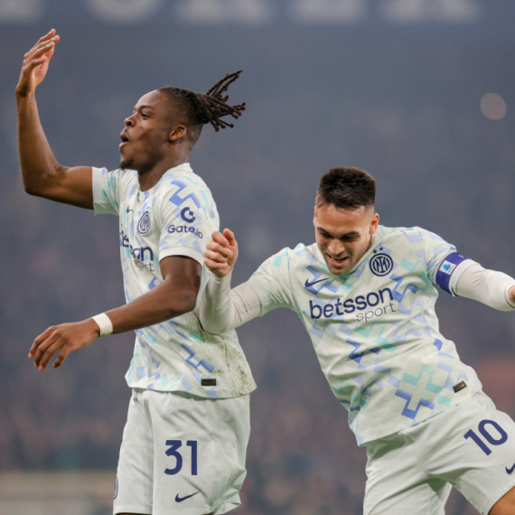 Inter "štriklirao" Đenovu i vratio se na vrh Serije A