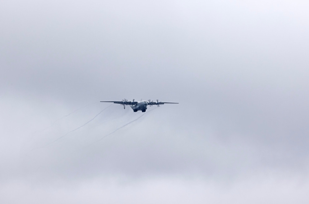 Gigant je prepolovljen: Isplivao novi snimak pada ruskog An-22 VIDEO