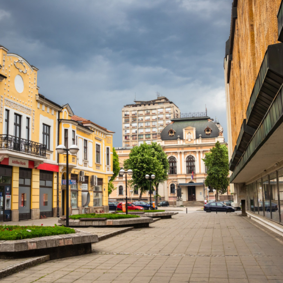 Uznemirujući prizori u Kragujevcu: Građane ozbiljno preplašilo ono što visi sa drveća VIDEO