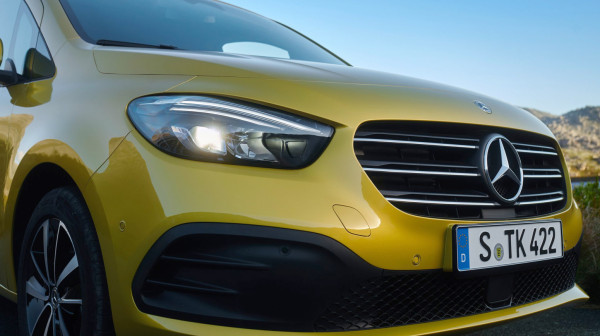 Zamena oštećenih farova vam je preskupa? Mercedes ima rešenje