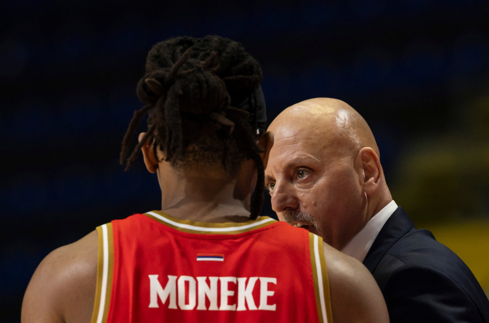 Obradović: "Nikada nisam bio u takvoj situaciji"; Nove vesti o Monekeu