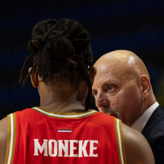 Obradović: "Nikada nisam bio u takvoj situaciji"; Nove vesti o Monekeu