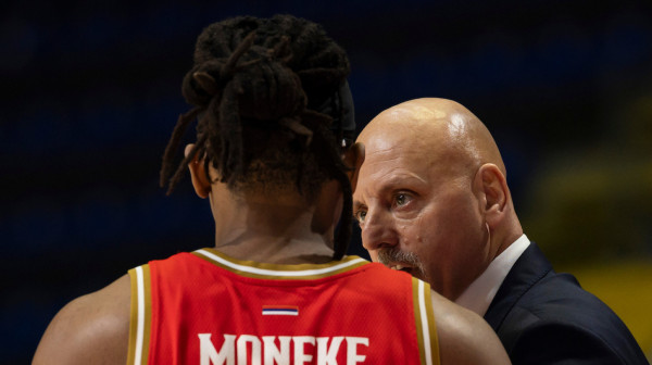 Obradović: "Nikada nisam bio u takvoj situaciji"; Nove vesti o Monekeu