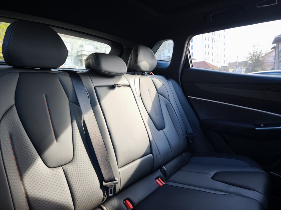 Vozili smo: Geely Cityray – hleba i ekrana