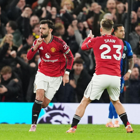 Kakav spektakl: Ludilo i kiša golova na Old Trafordu – pamtiće se i kiks Petrovića VIDEO