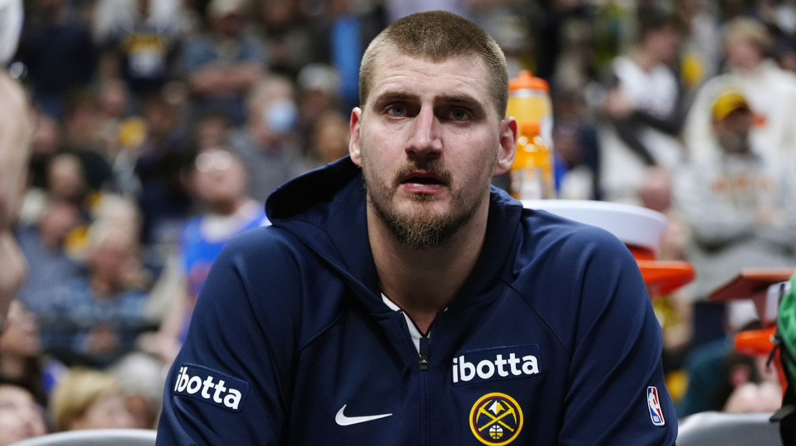 Jokić kao na igrici – okružen trojicom, 360°C, auto-asistencija od table VIDEO