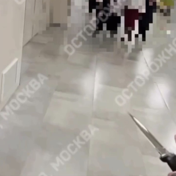 Horor u školi u Moskvi: Učenik uleteo s nožem i krenuo u napad; Ima mrtvih; Snimak je uznemirujući VIDEO