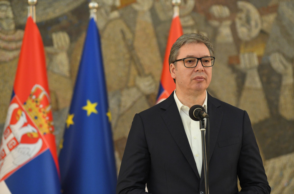 Vučić: Ulažemo novac u vojsku i naoružanje da bismo odvratili svakog mogućeg agresora; Ljudi nek budu spokojni
