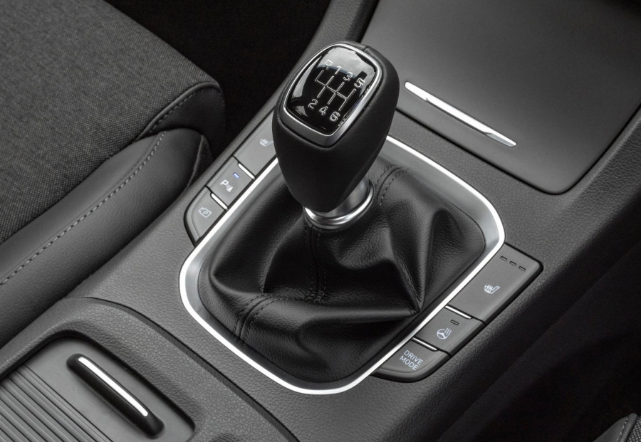 Ručni menjač: Šta vožnja manuelca pruža, a automatik nikada neće