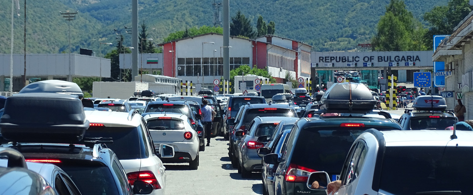 Velike gužve ka letovalištima; Kilometarske kolone na više graničnih prelaza FOTO