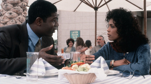 Film sa Vitni Hjuston ponovo osvojio srca gledalaca: Na listi najgledanijih na Netflixu