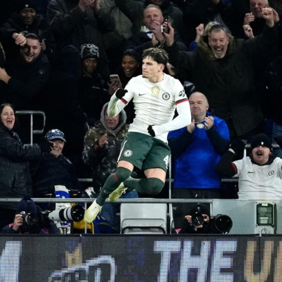 Čelsi teškom mukom u polufinalu Liga kupa