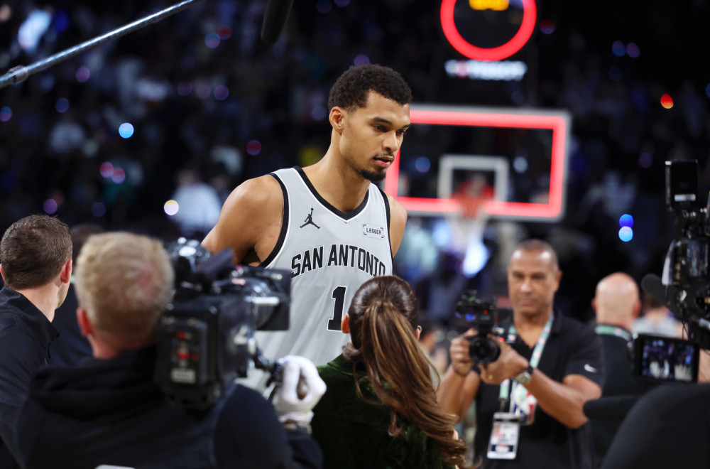 Vembanjama u suzama napustio konferenciju VIDEO