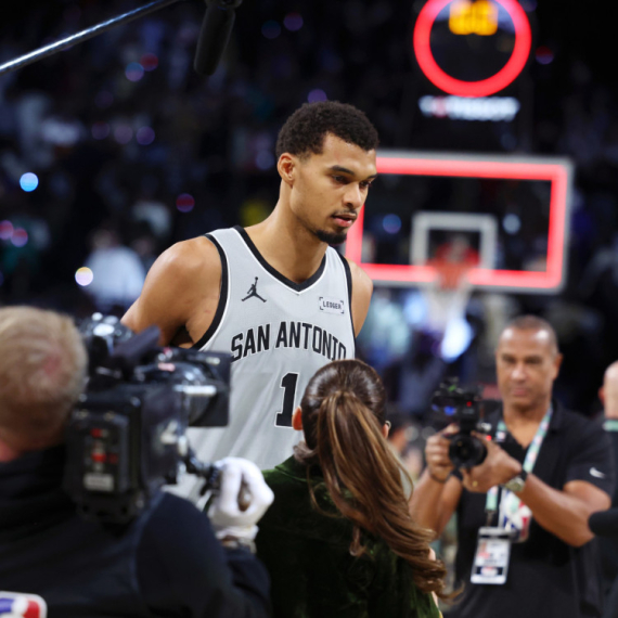 Vembanjama u suzama napustio konferenciju VIDEO