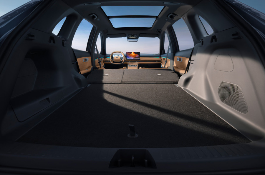 Novi hibrid u Srbiji: Šta donosi Geely Starray EM-i FOTO