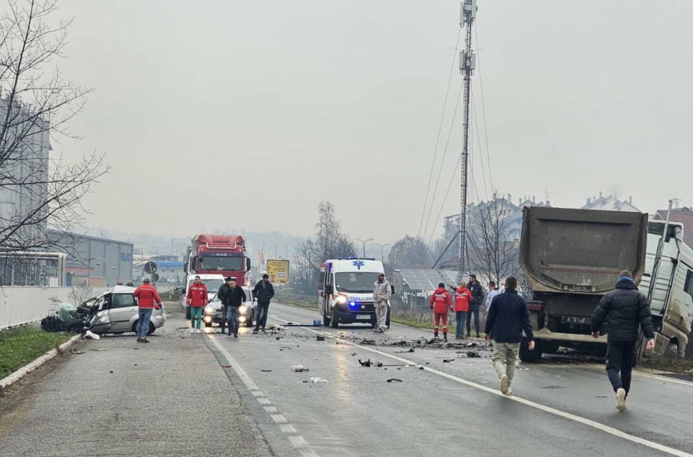 Težak udes na Ibarskoj magistrali: Poginula jedna osoba FOTO
