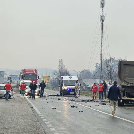 Težak udes na Ibarskoj magistrali: Poginula jedna osoba FOTO