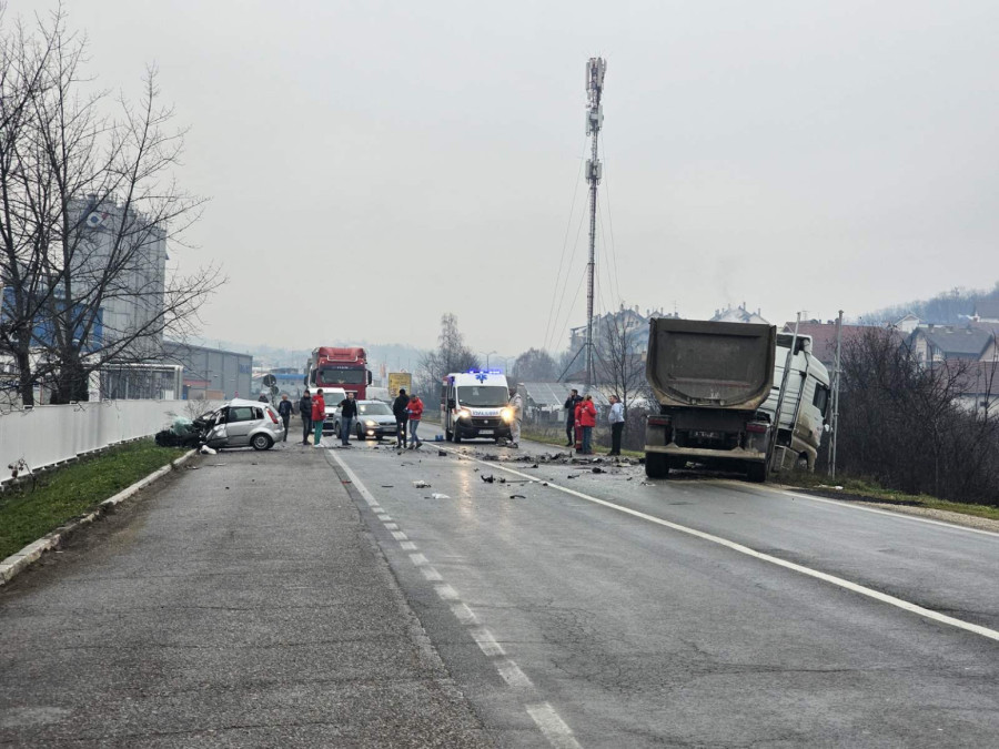 Težak udes na Ibarskoj magistrali: Poginula jedna osoba FOTO