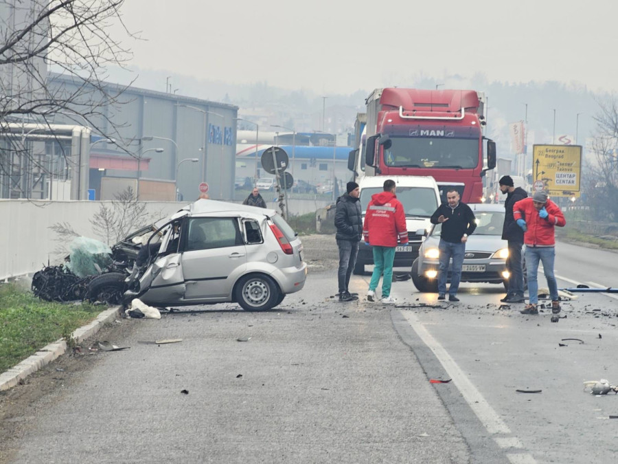 Težak udes na Ibarskoj magistrali: Poginula jedna osoba FOTO