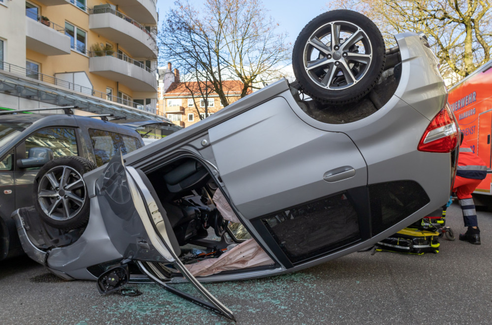 Saobraćajna nezgoda u centru Beograda: Automobil završio na krovu FOTO/VIDEO