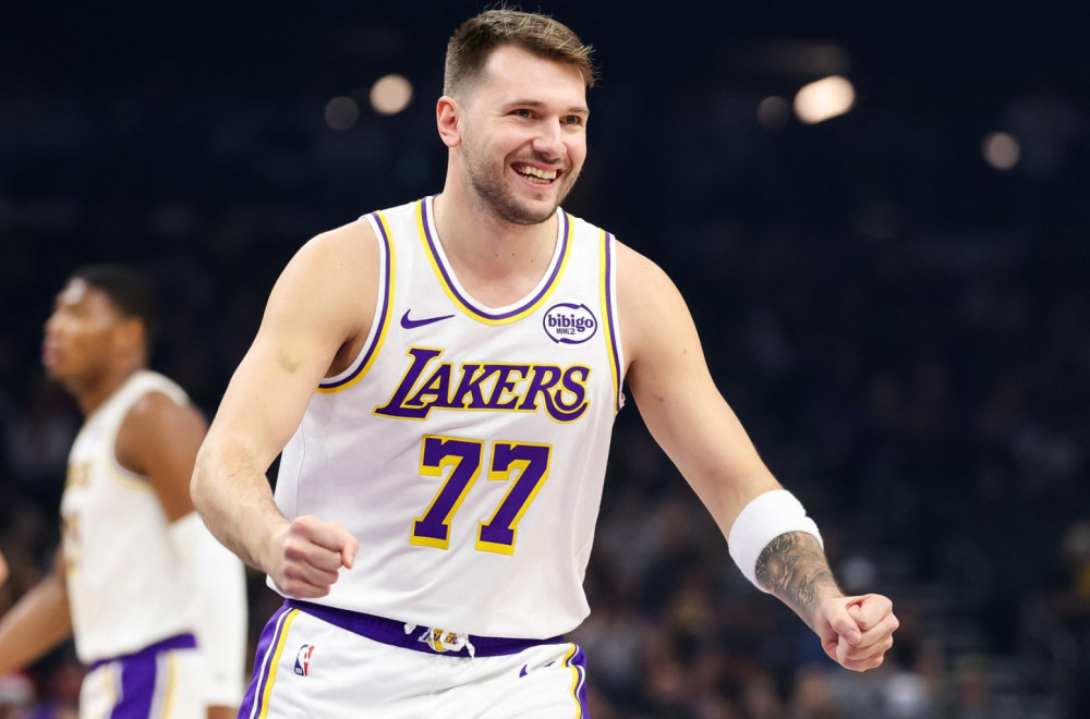 Dončić častio saigrače i zaposlene Lejkersa sa 103 e-bicikla! FOTO