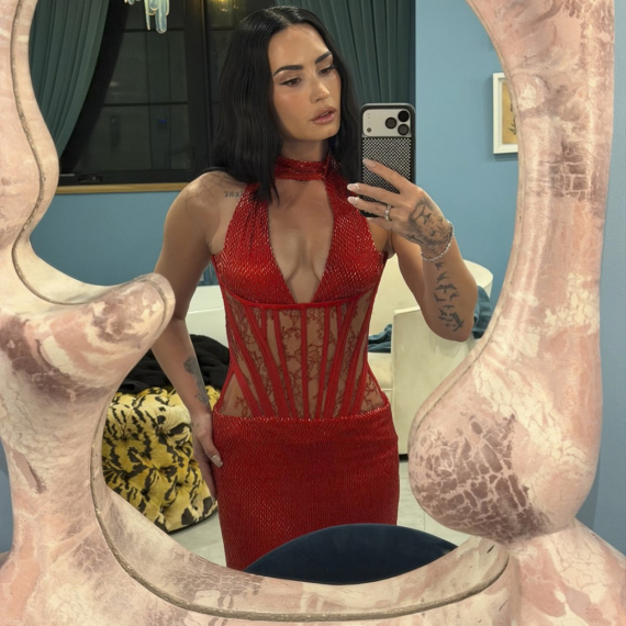 Nakon gubitka više od 20 kg, ne prestaje da pokazuje seksi telo FOTO