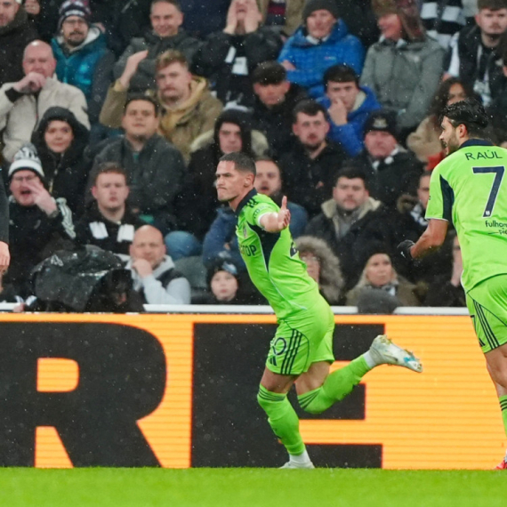 Lukić opet pogodio protiv Njukasla – "svrake" u nadoknadi slavile VIDEO