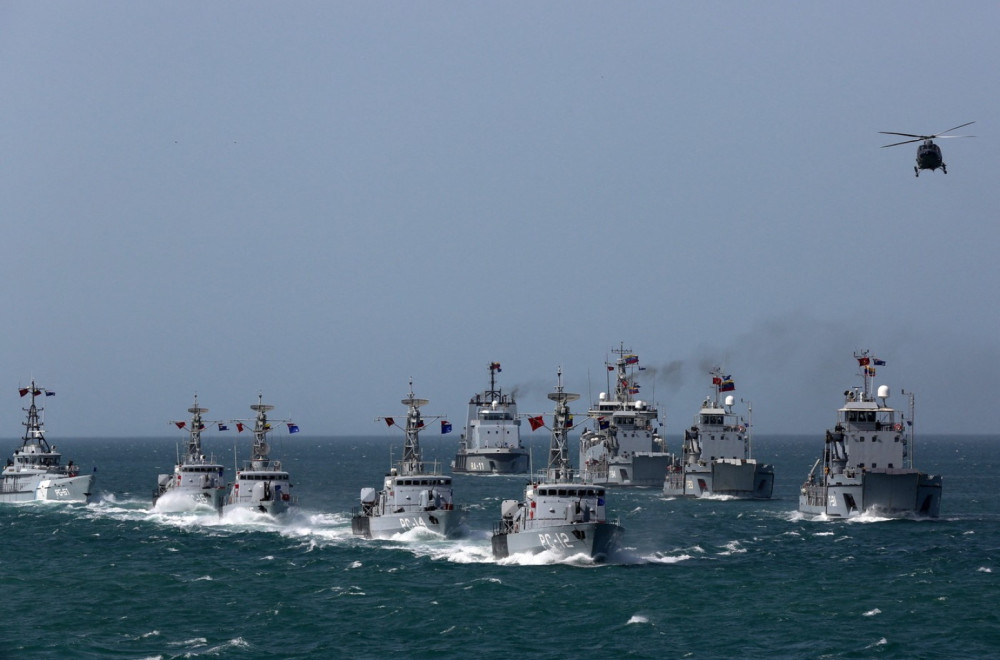 Maduro zvecka oružjem; Šalje mornaricu protiv Trampa